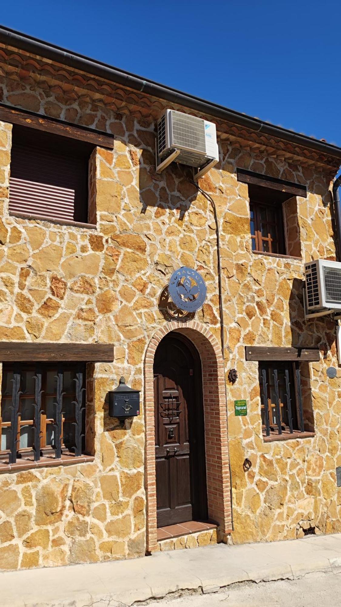 Ruralrut-El Tiemblo Wifi, Cabina De Hidromasaje, Aire Acondicionado Y A Pocos Metros De Zonas De Bano Naturales 外观 照片