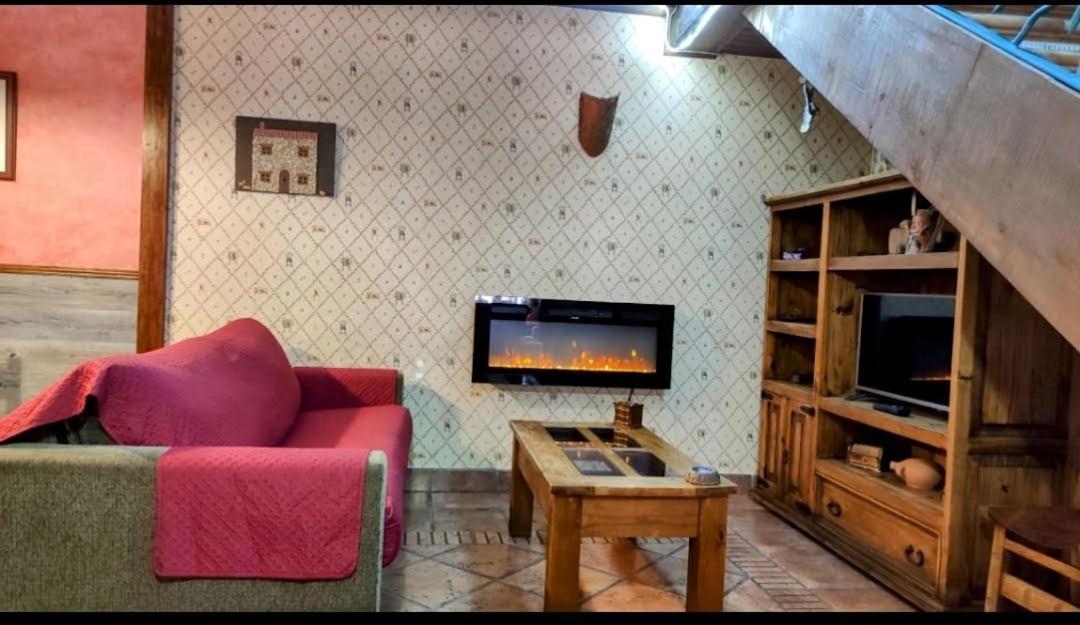 Ruralrut-El Tiemblo Wifi, Cabina De Hidromasaje, Aire Acondicionado Y A Pocos Metros De Zonas De Bano Naturales 外观 照片